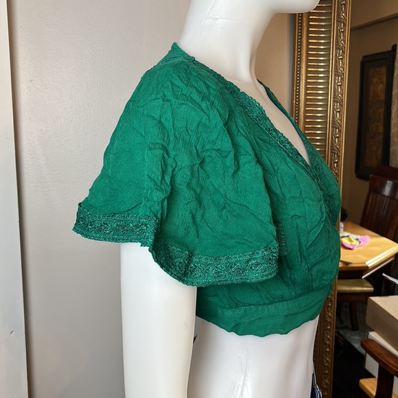 MIAMI Green V Neck Crop Top - Picture 2 of 4